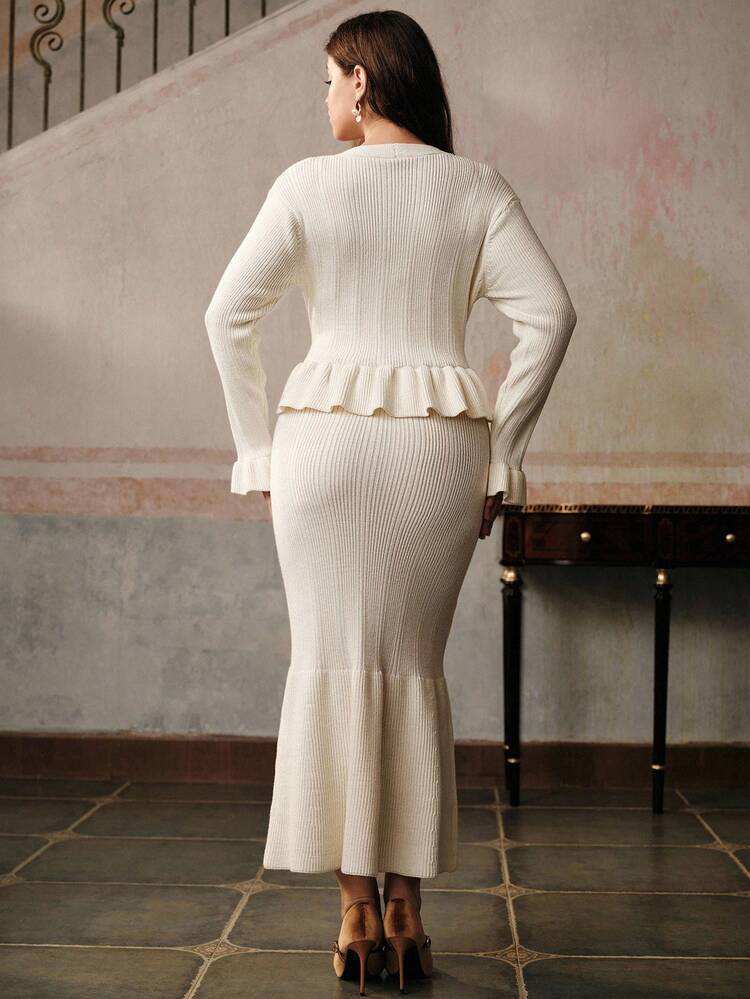 Robe pull élégante et douce pour femmes grandes tailles avec ourlet à volants, beige