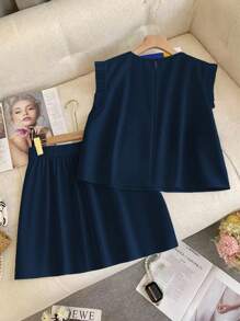 SHEIN Unity 大码女式圆领纯黑色 3D 花卉装饰盖袖上衣搭配 A 字形 3D 花卉装饰迷你裙优雅 2 件套 - 藏蓝色 - 查看 2