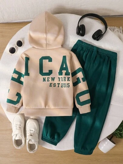 SHEIN طقم بلوزة وبنطلون للأولاد على الطراز الكوري، بناطيل فضفاضة مريحة مع طباعة حرفية كبيرة وبلوزة هوديي بأكمام طويلة، مناسب للخريف والربيع والألعاب الخارجية والمدرسة والأناقة الشارعية والحفلات والأوقات الحرة