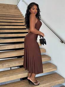 Alexandranx 女士纯色褶皱腰喇叭下摆细肩带连衣裙、半正式连衣裙、优雅茶会连衣裙、飘逸巡航女士服装 - 棕色 - 查看 5