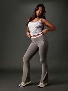 Missguided x Playboy 高腰喇叭裤紧身裤，粉色腰带细节，俱乐部派对晚装弹力裤，适合 Y2K 复古时尚审美 - 灰色 - 查看 5