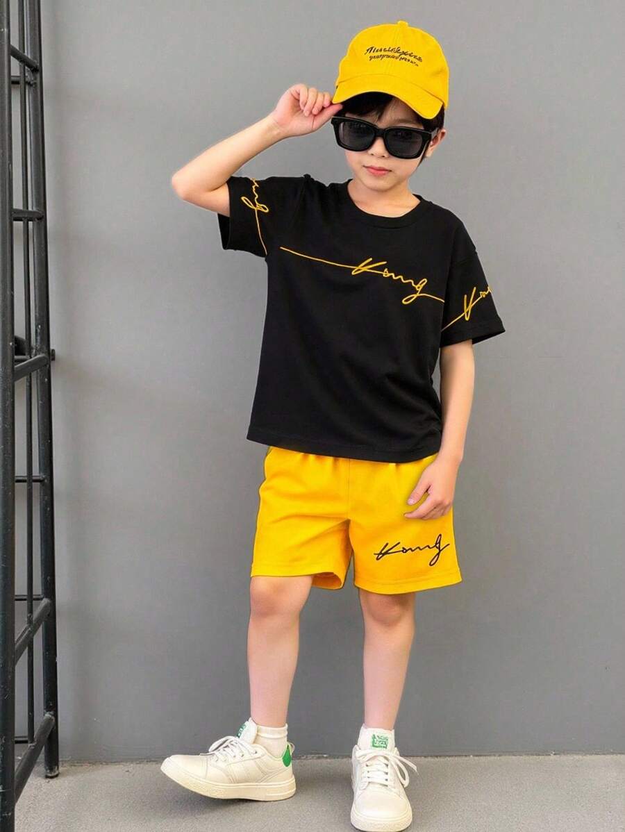 SHEIN Mirajuku 幼儿男童“国王”图案印花圆领短袖 T 恤和黄色短裤 2 件套休闲服装套装，夏季 - 彩色 - 查看 1