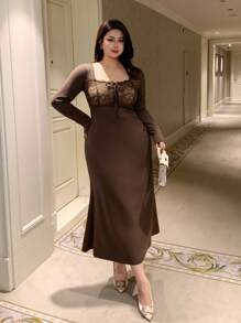 Dazy Plus Vestido Longo de Festa Plus Size para Mulheres com Manga Longa, Elástico de Renda em Contraste de Cor Sólida, Outono - Castanho - Visão 3