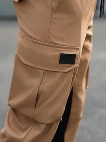 Manfinity LEGND Męskie spodnie casualowe w kontrastowym kolorze ze ściągaczem w pasie i kieszeniami cargo, jesień - Kolor khaki - Zobacz 6