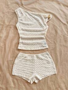 Soleia Bộ 2 món áo crop top xếp ly ánh kim cổ lệch gợi cảm và quần short cạp thấp cho nữ, thích hợp cho tiệc tùng, giáng sinh, đêm hẹn hò, hộp đêm, bãi biển, du ngoạn, trà chiều, bohemian, boho, kỳ nghỉ, quần áo nữ mùa thu, cổ điển - Màu be - Xem 4