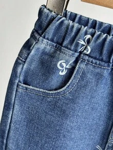 SHEIN Vintaside Kids 2 件套女婴牛仔套装，可爱休闲风格，百搭舒适，适合度假，时尚街头，蝴蝶结装饰，柔软水洗无弹力宽松牛仔长袖上衣和阔腿裤，轻盈适合春秋季，日常穿着 - 中等水洗藍 - 查看 7
