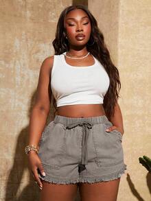 SHEIN SXY 大码女装春秋季新款复古水洗弹力腰流苏边短裤，适合日常穿着、音乐节、演唱会、狂欢派对、海滩度假、约会之夜、生日、单身派对、夜店、可爱休闲、购物、街头风、外出等场合，易于搭配，显瘦，凸显身材，修饰身形，秋季必备 - 灰色 - 查看 5