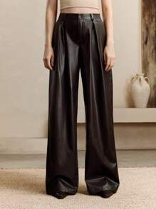 Arave Locker sitzende, plissierte Hose mit weitem Bein aus PU-Stoff für Damen für den täglichen, lässigen Arbeitsweg. Lehrertag, Herbst-/Winterkleidung und Halloween-Arbeitskleidung. Damen-Club-Outfits. Sexy Business-Casual-Herbstkleidung für Damen.