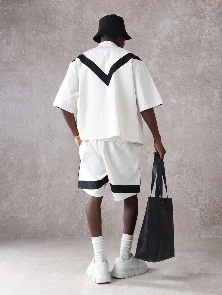 Camisa combina com jaqueta esportiva e shorts