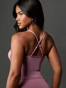 MISSGUIDED Set sport Contour din două piese, maiou scurt și pantaloni scurți de motociclist cu talie înaltă, pentru antrenament, yoga, fitness, alergare, modelare - Roz praf - Vizualizare 2