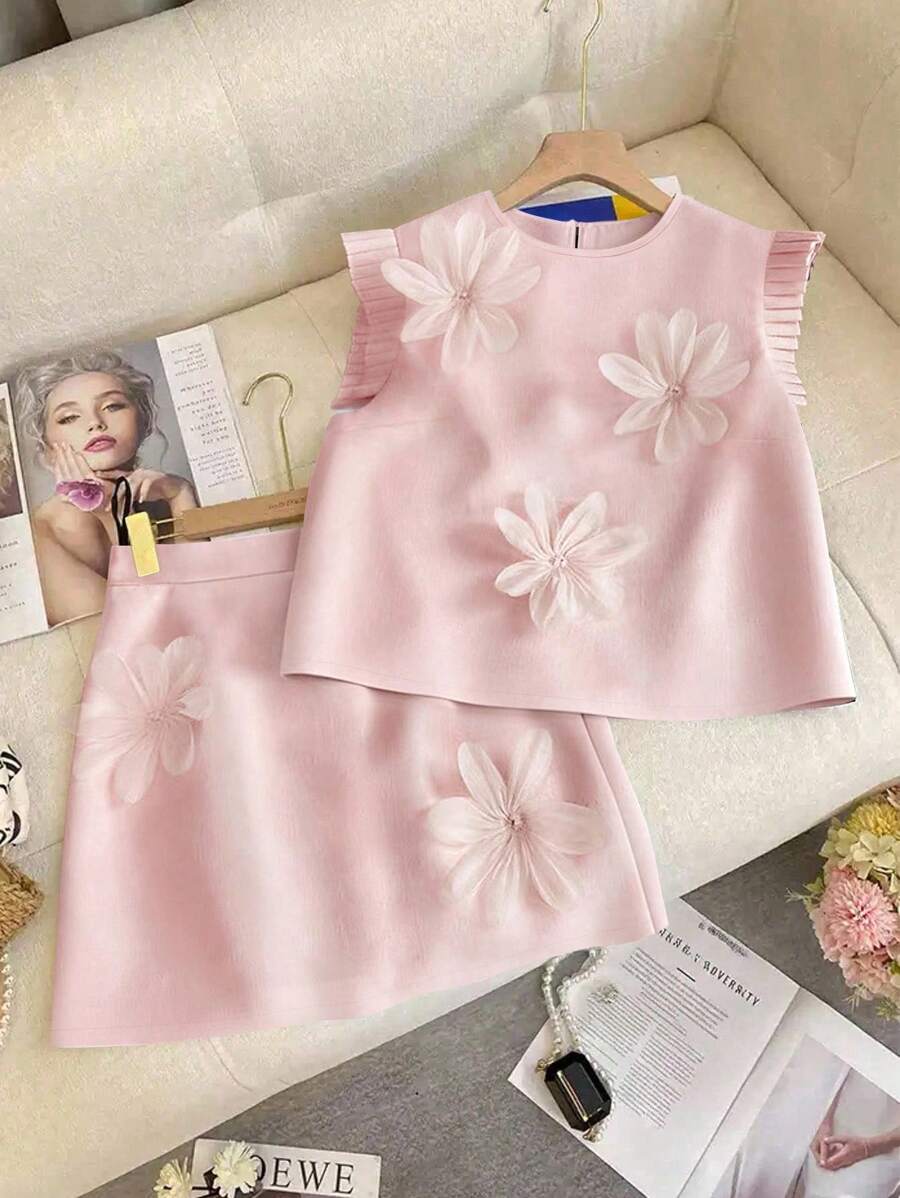 SHEIN Unity 大码女式圆领纯黑色 3D 花卉装饰盖袖上衣和高腰 A 字形 3D 花卉装饰迷你裙两件套西装，优雅时尚 - 粉色 - 查看 1