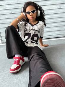 SHEIN Explorewe Tween Girls Casual Striped V-Neck Off Shoulder Loose T-Shirt With Number Graphic Tee And Cargo Straight Pocket Pants 2 Pieces Outfit, Fashionable And Spring/Summer/Autumn Set Baseball Outfits Outfit Sets