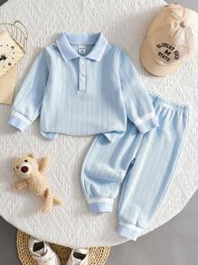 SHEIN Playful Pals 2件套男婴休闲纹理Polo领半拉链长袖Polo衫套装，配有松紧腰抽绳裤，儿童服装，婴儿套装，度假，聚会，派对，适合夏季宝宝休闲套装，浅蓝色男婴服装，男婴蓝色套装，男婴秋冬季套装，6个月-3岁男婴浅蓝色服装，男婴浅蓝色服装，男婴罗纹套装