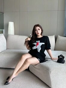 Flirla Blusa de punto de manga corta con patrón de dibujos animados de color contrastante para tallas grandes - Negro - Ver 4