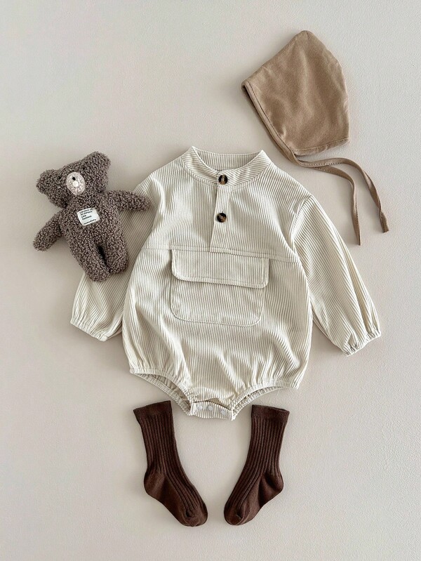 SHEIN Baby Boy's Fashion Patchwork Romper With Big Pockets, Spring/Autumn Outdoor Bodysuit Newborn Neutral Outfit Corduroy Baby Romper Mocha Baby Clothes Baby Boy Beige Outfit Neutral Baby Clothes Unisex Fall Winter