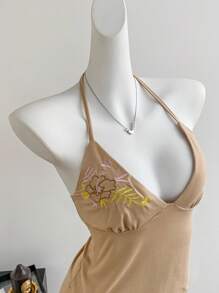 SHEIN Unity 女士棕色花卉刺绣复古 Y2K 紧身舒适海滩度假泳衣套装、细肩带 V 领吊带背心和性感短裤 - 卡其色 - 查看 3