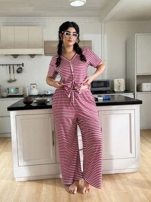SHEIN 女士大码撞色条纹前开短袖休闲家居服套装 - 酒紅色 - 查看 4