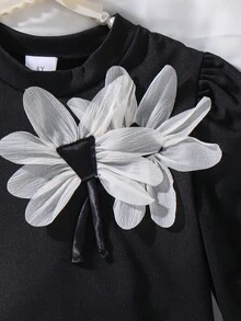 SHEIN Elladie kids 女童时尚白色花朵装饰褶皱下摆黑色圆领长袖连衣裙，舒适时尚，适合秋冬季节穿着。 - 黑色 - 查看 7