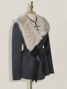 SHEIN ICON Chaqueta de mujer con cuello asimétrico de piel, parche de tela a rayas, cinturón, abrigo con cuello de piel, abrigo de raya de tiza, esponjoso y grueso para otoño/invierno - Gris Oscuro - Ver 1