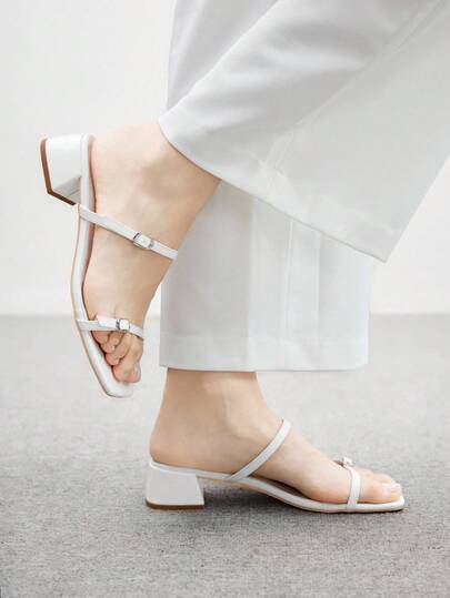 CUCCOO BIZCHIC 4.2厘米白色露趾扣带方头细高跟女凉鞋