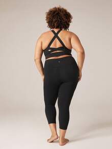 GLOWMODE FeatherFit™ 可调节后扣双交叉带心形领运动文胸低冲击瑜伽日常可拆卸罩杯 - 黑色 - 查看 9