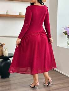 Modelyn Vestido elegante y romántico de talla grande con cuello oblicuo, manga larga, cintura ceñida con parches de gasa y estampado floral 3D - Rojo - Ver 2