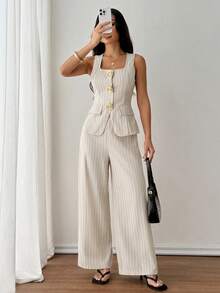 SHEIN PETITE Ensemble 2 pièces Top sans manches rayé et pantalon pour femme, Ensemble 2 pièces gilet et pantalon de couleur unie avec gros boutons en métal, style "Old Money", Tenue de tous les jours d'été pour femme, Ensemble 2 pièces femme, Ensemble d'été femme, Vêtements d'été femme, Tenue décontracté chic femme, Ensembles d'été femme