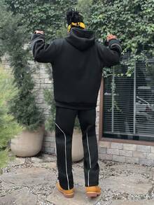 Manfinity Roghcode 男士撞色边饰连帽衫和裤子套装 - 黑色 - 查看 2