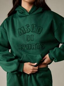 MISSGUIDED Sudadera con capucha de estilo vintage de deportes universitarios con texto en relieve, bolsillo central con cordón, estilo otoño-invierno, sudadera holgada de estilo campus - Verde - Ver 4