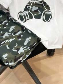 SHEIN مجموعة قميص تي شيرت بطبعة الدب وشورت بطبعة الكامو لصبي المراهق في الصيف - أخضر - مشاهدة 7