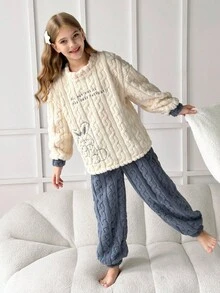 SHEIN 少女兔子刺绣保暖内衬圆领长袖上衣和裤子睡衣套装，适合秋冬季穿着。