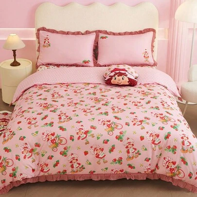 Strawberry Shortcake X SHEIN 3 Pc Cartoon Figure & Strawberry Gingham Ruffle Trim Bedding Set,Suitable For Single Bed/Double Bed/Queen Bed/King Bed, Dormitory/Home,Gift Ideas, Summer / Spring