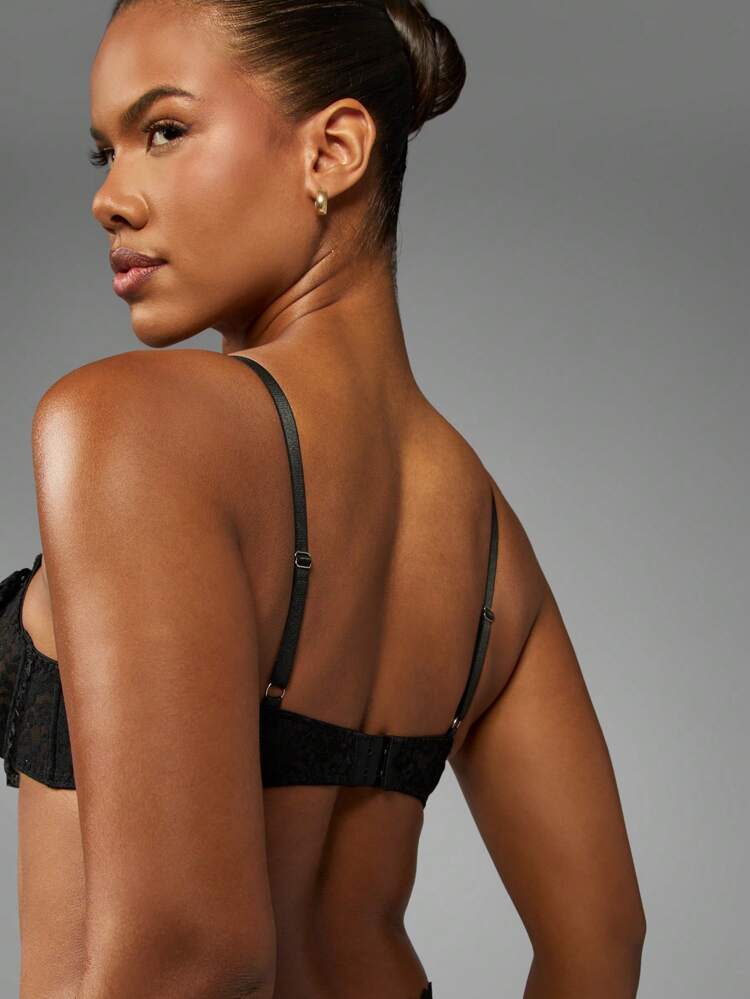 MISSGUIDED Sutiã Balconette com apliques de borboleta e renda e malha transparente
