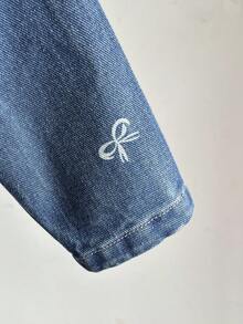 SHEIN Vintaside Kids 2 件套女婴牛仔套装，可爱休闲风格，百搭舒适，适合度假，时尚街头，蝴蝶结装饰，柔软水洗无弹力宽松牛仔长袖上衣和阔腿裤，轻盈适合春秋季，日常穿着 - 中等水洗藍 - 查看 4