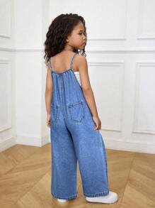 SHEIN 小女孩深蓝色牛仔吊带连体裤，女童春夏休闲度假乡村波西米亚风装，女童沙滩装，女童西部街头装，春假装，狂欢节牛仔连体裤，小女孩度假装 - 淺色水洗藍 - 查看 2