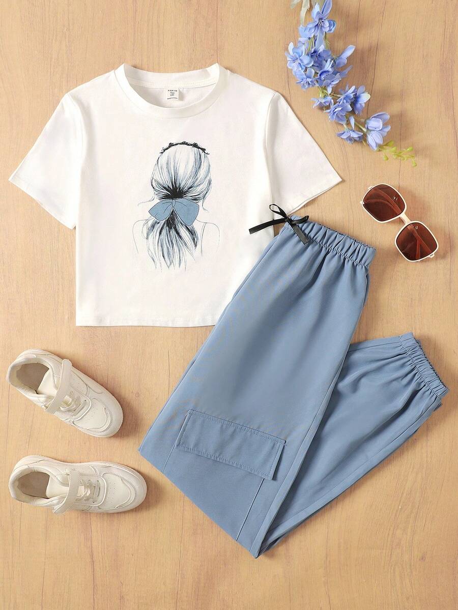 SHEIN 2 件套少女白色针织蝴蝶印花 T 恤和蓝色腰带蝴蝶结工装裤，适合居家、休闲、度假、午餐、音乐节、春夏季 - 藍色 - 查看 1