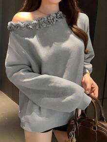 DAZY Hanorac cu mânecă lungă, casual, cu guler oblic și umăr gol, pentru femei, toamnă/iarnă, cu decor floral 3D, pentru sezonul de la școală - Gri - Vizualizare 1