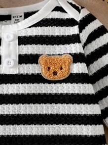 SHEIN جمبسوت قطعة واحدة للأطفال الرضع بتصميم الدب مع خطوط متباينة، ملابس كاجوال مناسبة للخروجات والمنزل، مناسبة لفصلي الربيع والخريف، جمبسوت مخططة للأطفال الرضع، جمبسوت مخططة للأطفال الرضع، جمبسوت محبوكة للأطفال الرضع في فصلي الخريف والشتاء