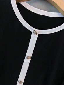 GlowEve CURVE 大码女式优雅休闲荷叶边撞色长袖 T 恤，圆领喇叭袖，纽扣装饰，简约剪裁设计上衣