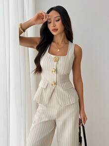 SHEIN PETITE Ensemble 2 pièces Top sans manches rayé et pantalon pour femme, Ensemble 2 pièces gilet et pantalon de couleur unie avec gros boutons en métal, style "Old Money", Tenue de tous les jours d'été pour femme, Ensemble 2 pièces femme, Ensemble d'été femme, Vêtements d'été femme, Tenue décontracté chic femme, Ensembles d'été femme