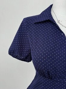 Sunspun Bluză minimalistă cu imprimeu cu buline, talie strânsă, mânecă scurtă - Albastru - Vizualizare 5