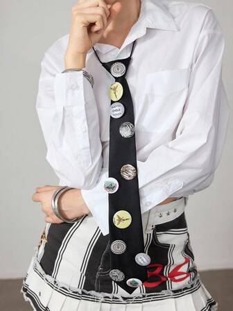 Grunge Punk قطعة واحدة من ربطة عنق رجالية بطراز بانك أسود ، بتصميم هندسي ذو خطوط وشارات متعددة على طراز الفينتاج والشارع، مناسب للاستخدام اليومي، والخروجات والحفلات وما إلى ذلك