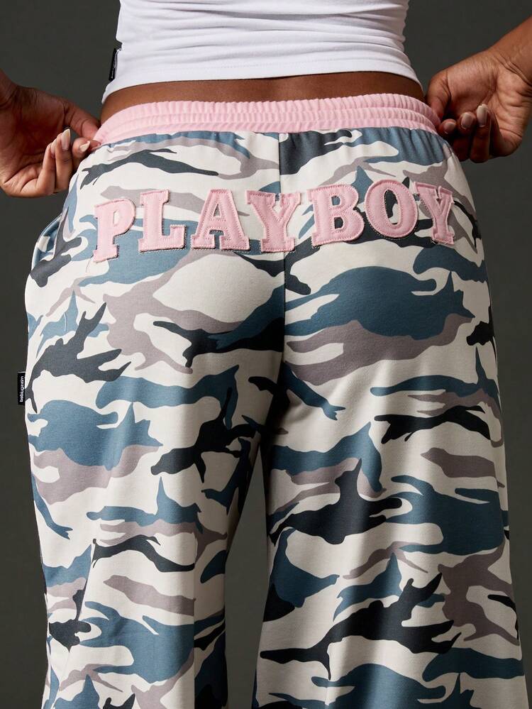 Missguided x Playboy ピンクのウエストバンド付きワイドレッグカモプリントジョガーパンツ