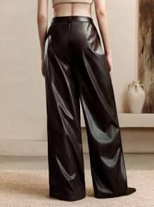 Arave Locker sitzende, plissierte Hose mit weitem Bein aus PU-Stoff für Damen für den täglichen, lässigen Arbeitsweg. Lehrertag, Herbst-/Winterkleidung und Halloween-Arbeitskleidung. Damen-Club-Outfits. Sexy Business-Casual-Herbstkleidung für Damen.