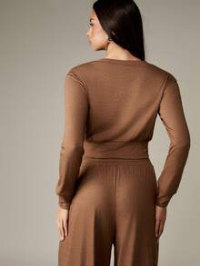 MISSGUIDED Cropped V Neck Button Up Cardigan Long Sleeve Fitted Waist Fall Winter Casual Everyday Essential Basic Layering Sweater Fashion Front Closure Knitwear - Brown - View 2