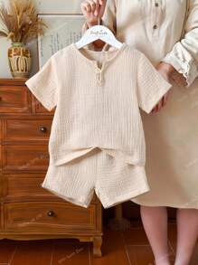 SHEIN Vintaside Kids Baby Boy Wrinkled Quarter Button Top & Shorts