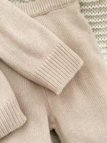 SHEIN 女婴圆领插肩袖针织毛衣，带心形刺绣 - 卡其色 - 查看 5