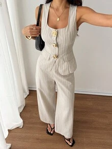 SHEIN PETITE Ensemble 2 pièces Top sans manches rayé et pantalon pour femme, Ensemble 2 pièces gilet et pantalon de couleur unie avec gros boutons en métal, style "Old Money", Tenue de tous les jours d'été pour femme, Ensemble 2 pièces femme, Ensemble d'été femme, Vêtements d'été femme, Tenue décontracté chic femme, Ensembles d'été femme