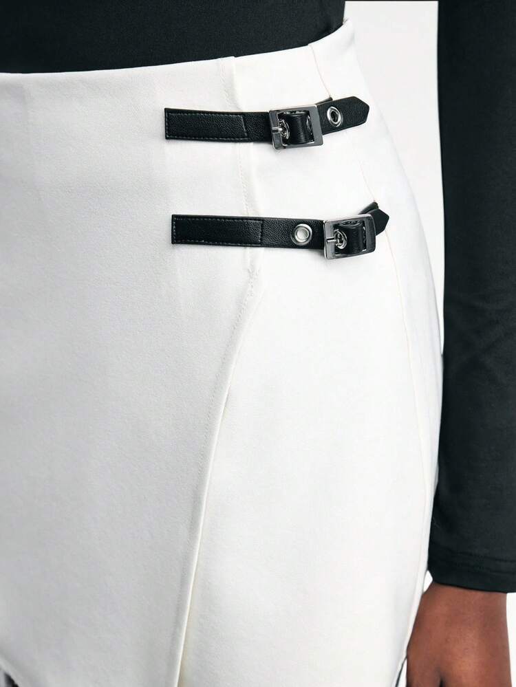 SHEIN Maija 2025 Pantaloncini da donna color albicocca chiaro con design asimmetrico a fibbia, adatti per abbigliamento casual urbano