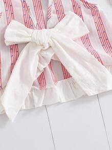 SHEIN Baby Girl Casual Comfortable Round Neck Sleeveless Ruffle Hem Bow Decor Back Vest & Shorts Set